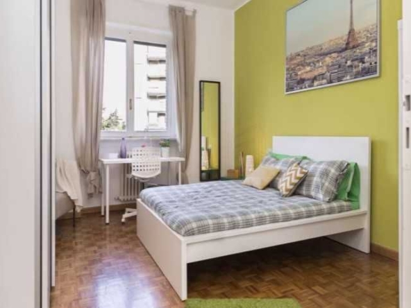 Дава се под наем  в Пловдив, Център - 20 кв.м за 91.8 € - Снимка #1