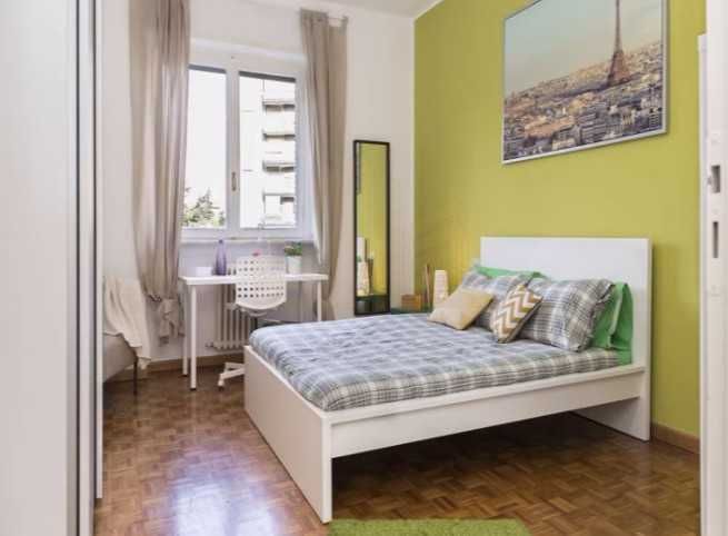 Дава се под наем  в Пловдив, Център - 20 кв.м за 91.8 € - Снимка #1