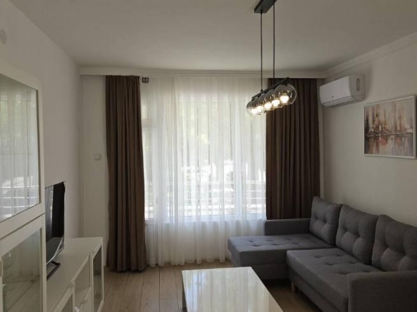 Дава се под наем Тристаен апартамент в Пловдив, Център - 91 кв.м за 650 € - Снимка #1