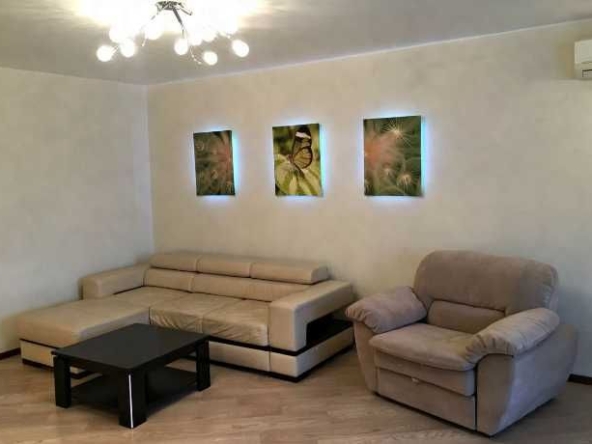 Дава се под наем Двустаен апартамент в Пловдив, Център - 65 кв.м за 255 € - Снимка #1