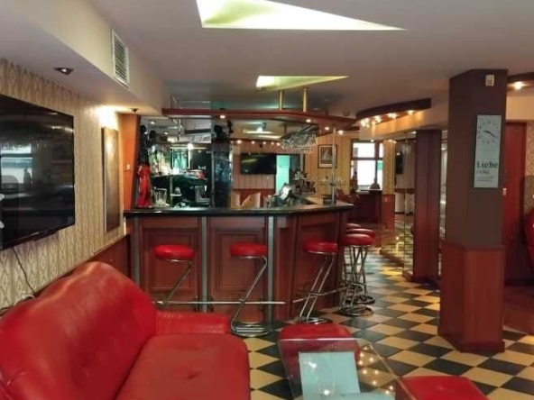 Дава се под наем Заведение в Варна, Лятно кино Тракия - 230 кв.м за 1994.61 € - Снимка #1