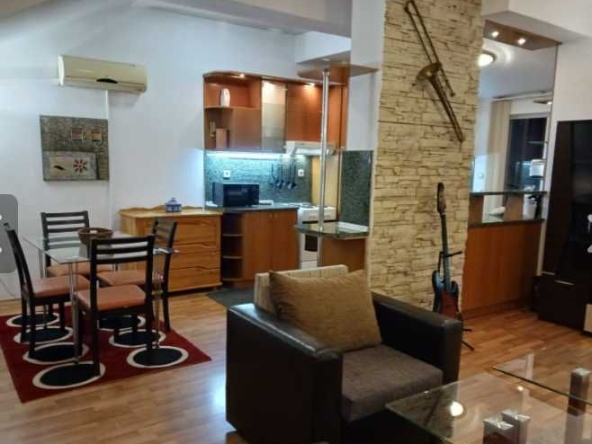 Дава се под наем Тристаен апартамент в Варна, Лятно кино Тракия - 139 кв.м за 797.64 € - Снимка #1