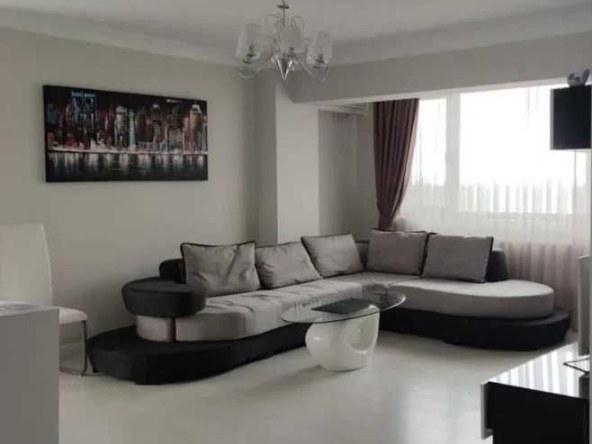 Дава се под наем Тристаен апартамент в Пловдив, Център - 75 кв.м за 255 € - Снимка #1