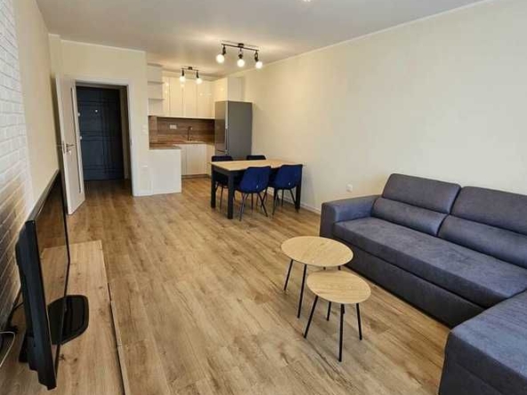 Дава се под наем Двустаен апартамент в Пловдив, Остромила - 60 кв.м за 375 € - Снимка #1