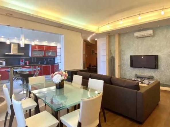 Дава се под наем Двустаен апартамент в Бургас, Център - 55 кв.м за 341.7 € - Снимка #1