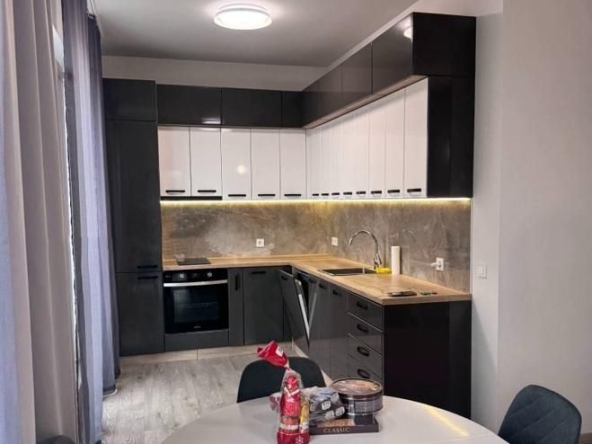 Дава се под наем Четиристаен апартамент в София, Хаджи Димитър - 169 кв.м за 968.49 € - Снимка #1