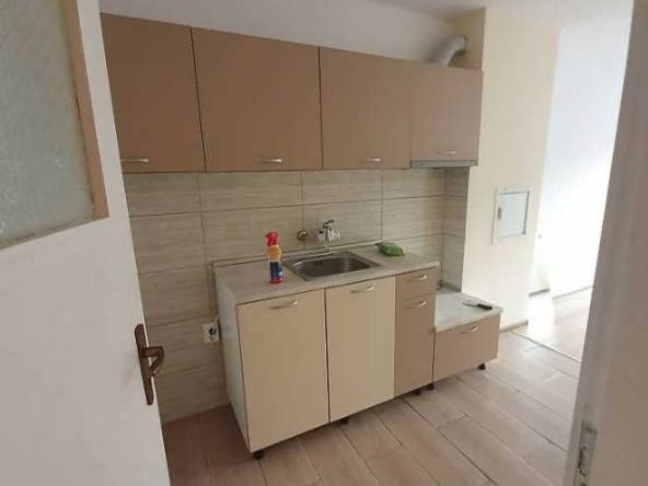 Дава се под наем Двустаен апартамент в Бургас, Лазур - 50 кв.м за 150 € - Снимка #1