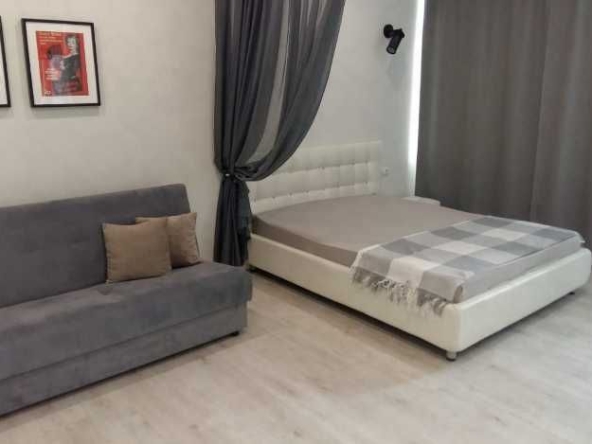 Дава се под наем Тристаен апартамент в Бургас, Изгрев - 90 кв.м за 357 € - Снимка #1