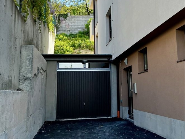 Дава се под наем Гараж / Паркомясто в Шумен, Пожарната - 27 кв.м за 99.45 € - Снимка #1