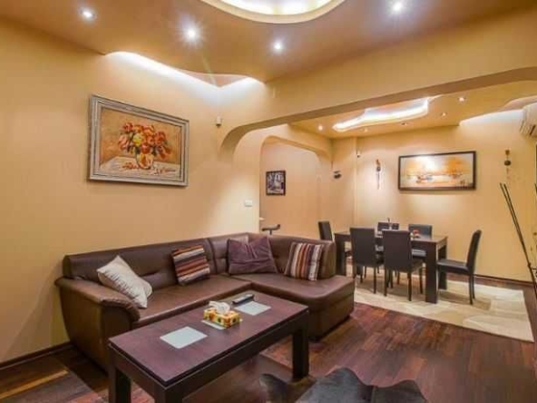 Двустаен апартамент в София, Център - 60 кв.м за 2825 €/кв.м - Снимка #1