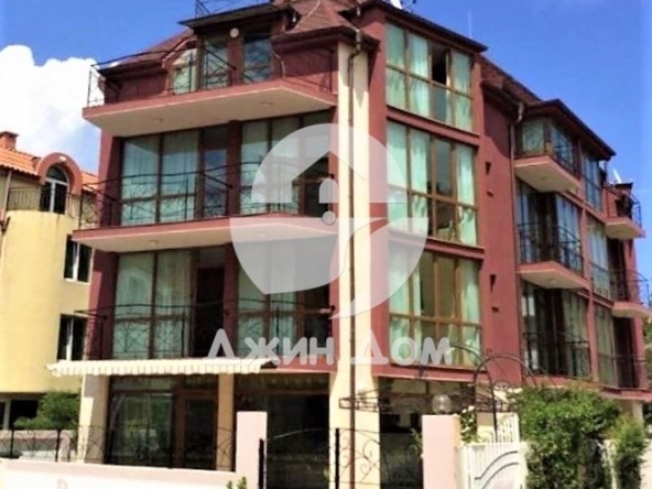 Хотел в Несебър - 1200 кв.м за 400 €/кв.м - Снимка #1