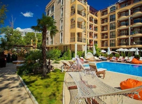 Двустаен апартамент в Бургас, Център - 55 кв.м за 1182 €/кв.м - Снимка #1