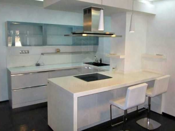 Дава се под наем Тристаен апартамент в Пловдив, Въстанически - 88 кв.м за 321.3 € - Снимка #1