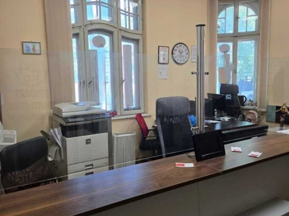 Етаж от къща в Варна, Център - 450 кв.м за 1223 €/кв.м - Снимка #1