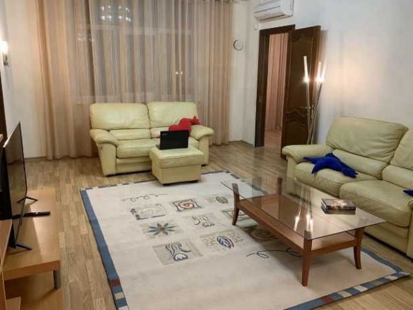 Дава се под наем Тристаен апартамент в Пловдив, Гагарин - 88 кв.м за 255 € - Снимка #1