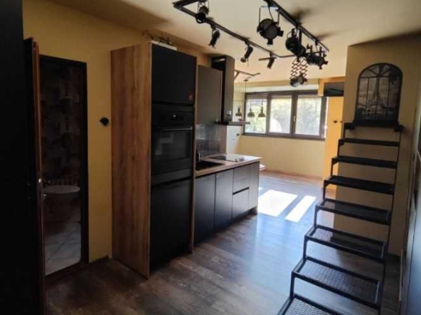 Дава се под наем Тристаен апартамент в София, Студентски град - 120 кв.м за 765 € - Снимка #1