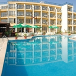 Хотел в Обзор - 1560 кв.м за 484 €/кв.м - Снимка #1