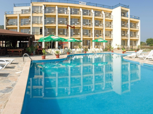 Хотел в Обзор - 1560 кв.м за 949 €/кв.м - Снимка #1