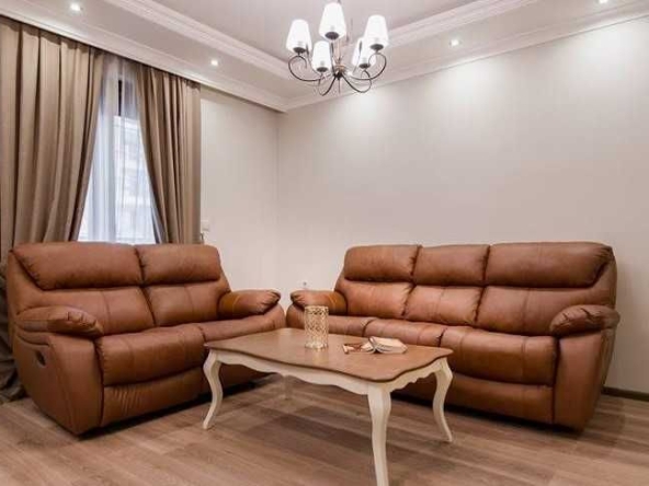 Дава се под наем Двустаен апартамент в Пловдив, Център - 65 кв.м за 224.4 € - Снимка #1