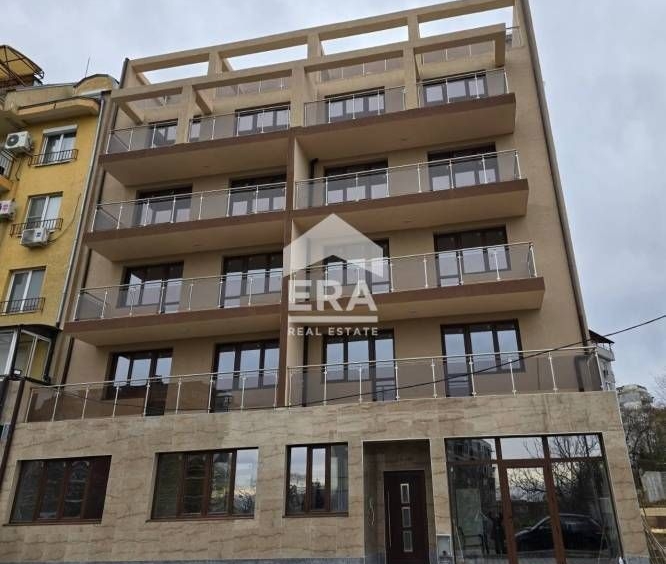 Тристаен апартамент в Русе, Дружба 3 - 140 кв.м за 1155 €/кв.м - Снимка #1