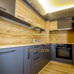 Дава се под наем Двустаен апартамент в Варна, ВИНС - 75 кв.м за 612 € - Снимка #1