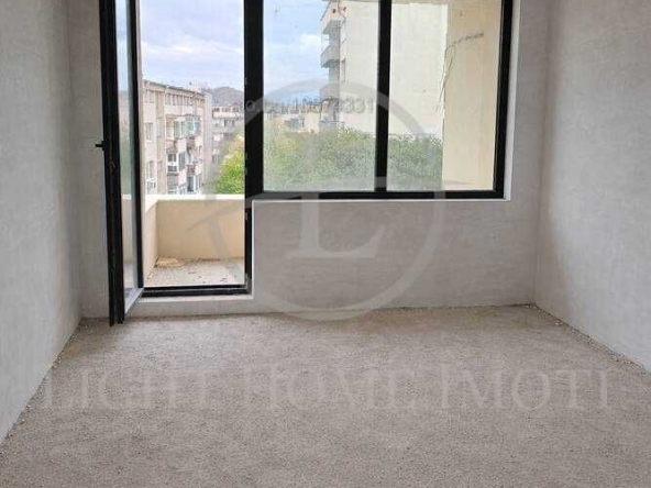 Двустаен апартамент в Пловдив, Център - 81 кв.м за 1178 €/кв.м - Снимка #1