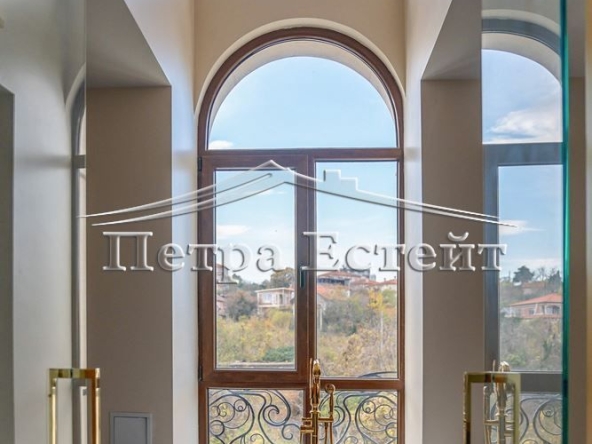 Мезонет в Варна, Бриз - 350 кв.м за 1137 €/кв.м - Снимка #1