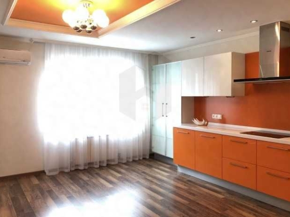 Дава се под наем Тристаен апартамент в Пловдив, Остромила - 88 кв.м за 270.3 € - Снимка #1