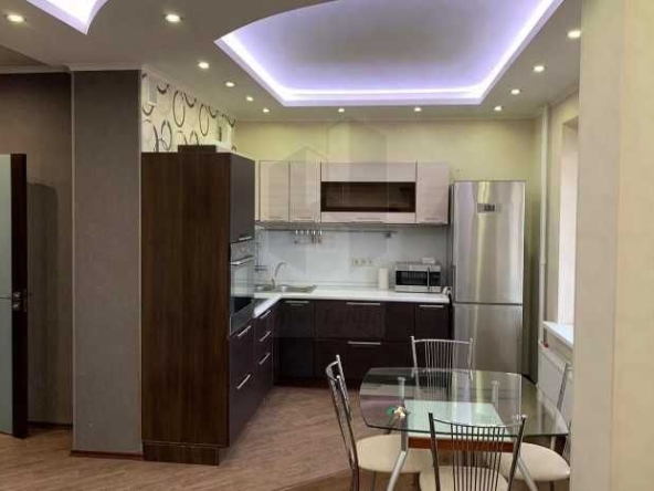 Дава се под наем Двустаен апартамент в Пловдив, Изгрев - 65 кв.м за 331.5 € - Снимка #1