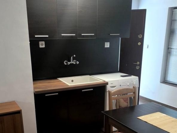 Дава се под наем Едностаен апартамент в Пловдив, Център - 35 кв.м за 275 € - Снимка #1