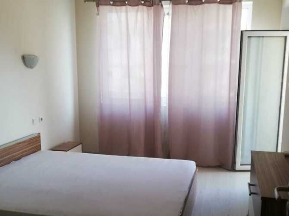 Дава се под наем Тристаен апартамент в Бургас, Меден рудник - зона А - 90 кв.м за 210 € - Снимка #1