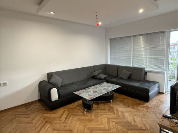 Четиристаен апартамент в Шумен, Център - 80 кв.м за 1467 €/кв.м - Снимка #1