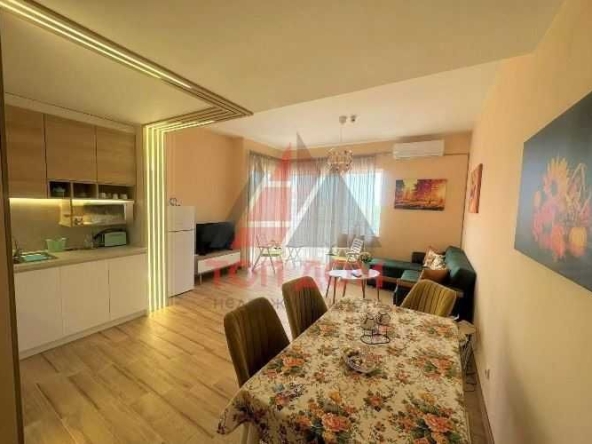 Дава се под наем Двустаен апартамент в к.к. Св.Св. Константин и Елена - 70 кв.м за 800 € - Снимка #1