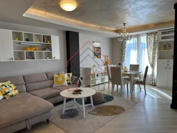 Дава се под наем Двустаен апартамент в Варна, Център - 110 кв.м за 850 € - Снимка #1