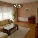 Дава се под наем Тристаен апартамент в Пловдив, Кършияка - 100 кв.м за 500 € - Снимка #1