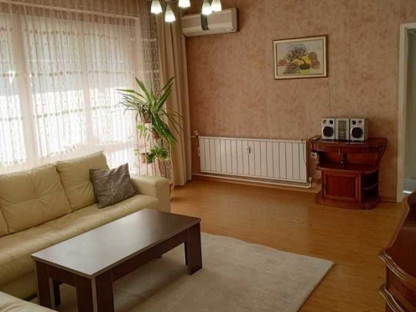 Дава се под наем Тристаен апартамент в Пловдив, Кършияка - 100 кв.м за 500 € - Снимка #1