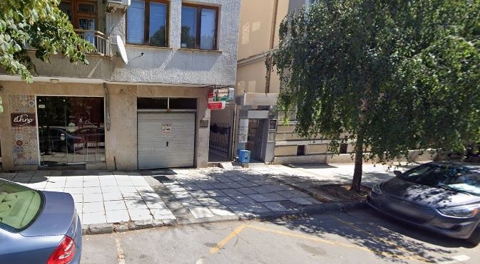 Дава се под наем Гараж / Паркомясто в Варна, Червен площад - 15 кв.м за 28926.69 € - Снимка #1