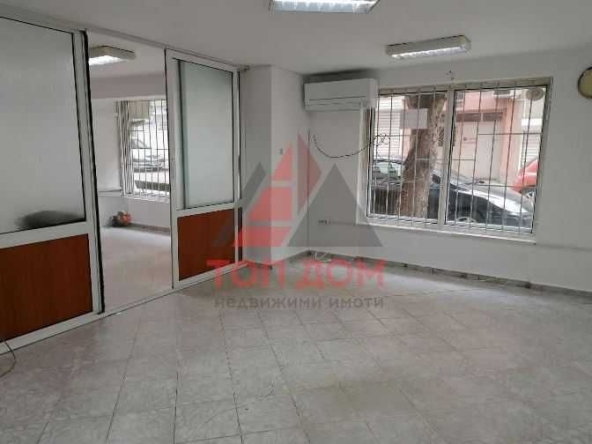 Дава се под наем Офис в Варна, Лятно кино Тракия - 62 кв.м за 420.75 € - Снимка #1