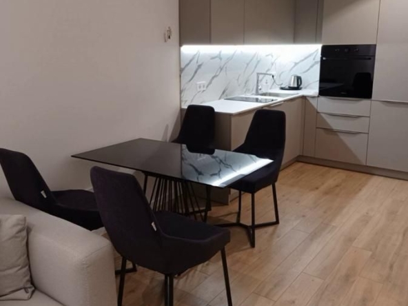 Дава се под наем Тристаен апартамент в Пловдив, Южен - 95 кв.м за 700 € - Снимка #1