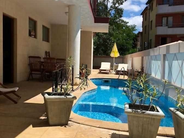 Хотел в Несебър - 1200 кв.м за 400 €/кв.м - Снимка #1