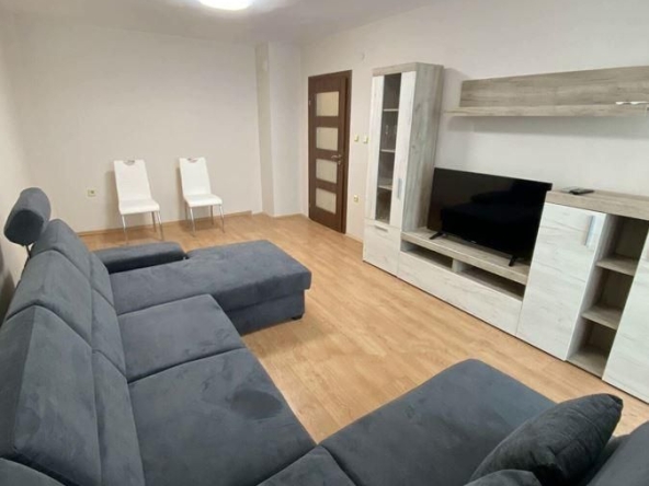 Дава се под наем Тристаен апартамент в Бургас, Център - 120 кв.м за 1020 € - Снимка #1