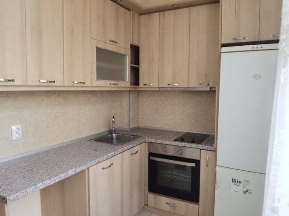 Дава се под наем Тристаен апартамент в Хасково, Център - 75 кв.м за 255 € - Снимка #1