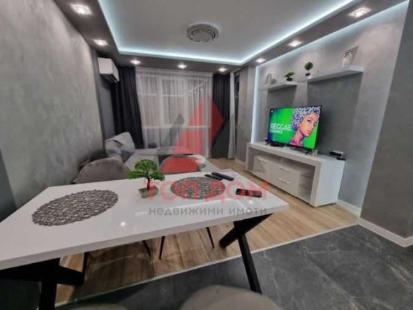 Дава се под наем Двустаен апартамент в Варна, Център - 65 кв.м за 612 € - Снимка #1