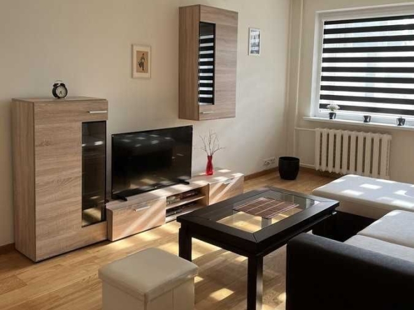 Дава се под наем Тристаен апартамент в Бургас, Изгрев - 96 кв.м за 484.5 € - Снимка #1