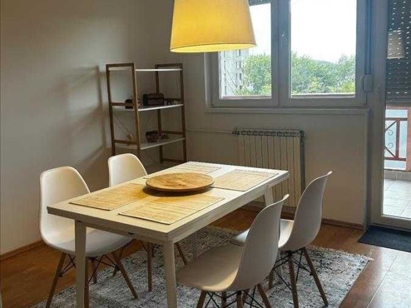 Дава се под наем Двустаен апартамент в Бургас, Лазур - 57 кв.м за 204 € - Снимка #1