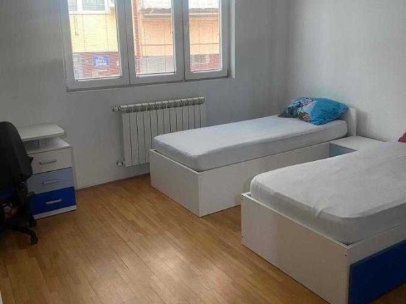 Дава се под наем Тристаен апартамент в Пловдив, Западен - 87 кв.м за 418.2 € - Снимка #1