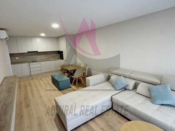 Дава се под наем Тристаен апартамент в Варна, Младост 1 - 113 кв.м за 920 € - Снимка #1