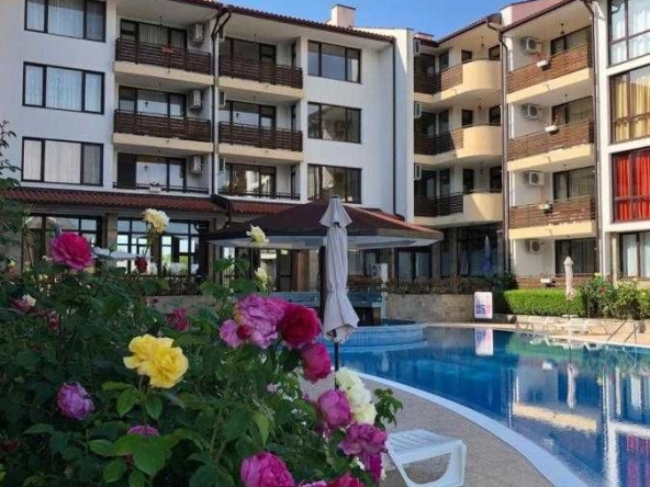 Тристаен апартамент в Несебър - 101 кв.м за 981 €/кв.м - Снимка #1