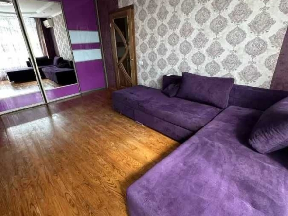 Дава се под наем Двустаен апартамент в София, Център - 65 кв.м за 408 € - Снимка #1