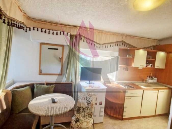 Дава се под наем Едностаен апартамент в Варна, м-т Траката - 30 кв.м за 300 € - Снимка #1